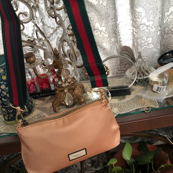Gucci pouch converted in to shoulder bag /cross body. - Picture 7 of 16